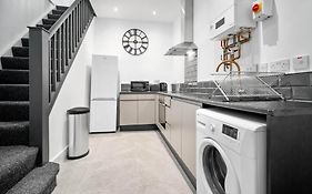 Luxe Apartment - Rowley Regis - Parking - Top Rated - Netflix - Wifi - 49Bg